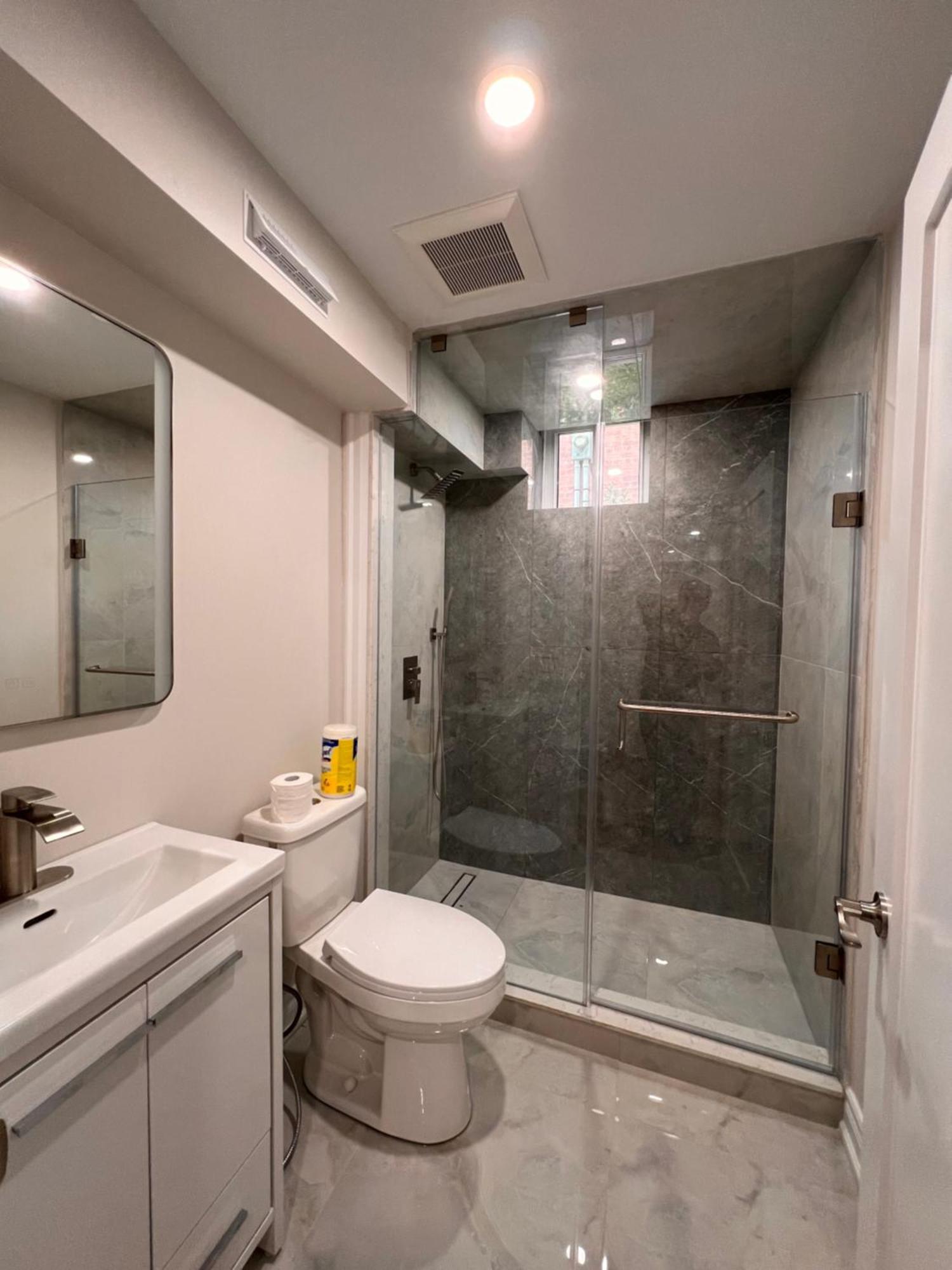 2 Bedroom 1 Parking Basement Unit Richmond Hill Exterior photo